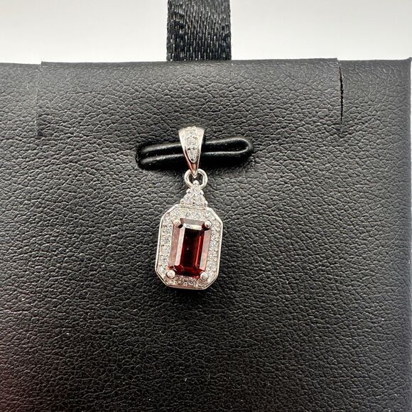 SALE! Genuine .64ct emerald cut garnet in sterling silver pendant! - Picture 3 of 8